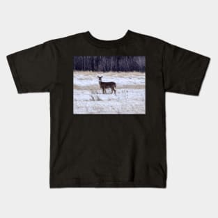 Whitetailed deer in a field. Kids T-Shirt